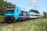 245 214-2 mit den Wagen des RE 6, Hamburg-Altona - Westerland (Sylt), am 28.7.24 bei Keitum.