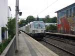 247 901 von Siemens kommt durch Aachen-Schanz  aus Richtung Köln,Aachen-Hbf mit vier  Containerwargen nach Wegberg(D) und fährt in Richtung Aachen-West,Laurensberg,Richterich,Kohlscheid,Herzogenrath,Hofstadt,Finkenrath,Rimburg,Übach-Palenberg,Zweibrüggen,Frelenberg,Geilenkirchen,Süggerrath,Lindern,Brachelen,Hückelhoven-Baal,Baal,Erkelenz,Herrath,Beckrath,Wickrath.
Bei Sonne und Wolken am Nachmittag vom 23.6.2015.