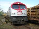 Am 23.04.08 wartet die OHE 330093 (Red Tiger) in Arnsberg auf die Beladung der Rungenwagen mit Holz.