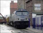 LTH 330091 im Stadthafen Stralsund. Hier holt er(the Tiger)eine Zugladung Stammholz ab.  (am 26.10.05) 