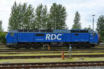Die RDC-Diesellokomotive DE2700-07  Cindy  wurde 1996 gebaut und im selben Jahr an die norwegische Staatsbahn (NSB) ausgeliefert. Bereits 1999 kehrt die Lokomotive nach Deutschland zurück und hat ihre neue Heimat in Niebüll gefunden. (Juni 2024)
