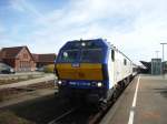 Diesellok MaK DE 2700-06 (ehem. NSB Di 6) der Nord-Ostsee-Bahn (NOB) am 17.04.2007 im Bahnhof Husum zur Weiterfahrt nach Westerland (Sylt).