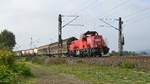 DB Cargo 261 022 mit gemischtem Güterzug in Richtung Hannover (Burgstemmen, 24.10.19).