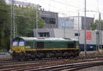 Die Class 66 266 024-9 von Railtraxx rangiert in Aachen-West. 
Aufgenommen vom Bahnsteig in Aachen-West. 
Bei Sonne und Regenwolken am Nachmittag vom 22.10.2017.