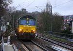 Die Class 66 von der Rurtalbahn-Cargo  kommt als Lokzug aus Aachen-West nach Stolberg-Hbf aus Richtung Aachen-West und fährt durch Aachen-Schanz in Richtung Aachen-Hbf,,Aachen-Rothe-Erde,Aachen-Eilendorf,Stolberg-Hbf(Rheinland). 
Aufgenommen vom Bahnsteig von Aachen-Schanz.
Am Nachmittag vom 4.1.2018.