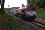 Die Class 66 PB13  Ilse  von Crossrail kommt die Gemmenicher-Rampe herunter nach Aachen-West mit einem LKW-Zug aus Zeebrugge(B) nach Novara(I).