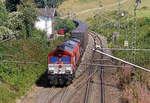 Die Class 66 DE6314  Hanna  von Crossrail  kommt mit viel Dieselpower die Gemmenicher-Rampe hochgefahren aus Richtung Aachen-West in Richtung Montzen/Belgien mit einem GTS-Containerzug aus Piacenza(I)