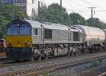 eine Class 66 von Rail4Chem in Sparlackierung durchfhrt Kln West mit gemischtem Gz. am 14.08.09