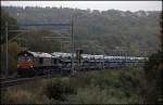 Nachdem E186 213 mit ihrem Gterzug passiert hat, rollt diese Class66 mit ihrem Fordzug hinab nach Montzen. (22.10.2009)