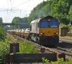 Diese HGK Class 66 mhte sich ganz schn ab, ihren Schwellenzug in Richtung Sden zu ziehen. Aufgenommen am 06.07.2010 in Radbruch.