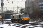 Die Class 66 DE6307 von DLC Railways rangiert bei Schnee in Aachen-West am 3.2.2012.