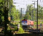 Zwei Class 66 DE6310  Griet  und die DE6311  Hanna  beide von Crossrail stehen mit Licht an auf dem Abstellgleis in Aachen-West.