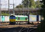 Die Class 66 RL001 von Railtraxx kommt aus Richtung Köln,Aachen-Hbf mit einem KLV-Containerzug aus Frankfurt-Höchstadt nach Genk-Goederen(B) und fährt in Aachen-West ein.
Aufgenommen vom Bahnsteig in Aachen-West. Bei schönem Herbstwetter am Nachmittag vom 27.9.2015.