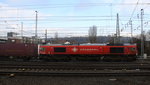 Die Class 66 DE6314  Hanna  von Crossrail fährt mit viel Dieselpower mit einem Containerzug aus Milano(I) nach Zeebrugge-Ramskapelle(B) bei der Ausfahrt aus Aachen-West und fährt in Richtung Montzen/Belgien. 
Aufgenommen vom Bahnsteig in Aachen-West. 
Bei Sonne und Regenwolken am Nachmittag vom 25.3.2016. 