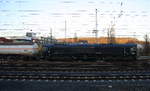 Die Class 66 266 112-2 von Railtraxx fährt mit einem Güterzug aus Linz-Voestalpine(A) nach Antwerpen-Waaslandhaven(B) bei der Abfahrt aus Aachen-West und fährt in Richtung