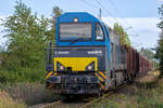 Vossloh Lok G2000BB mit Tamns-Wagen vor dem Bahnübergang im km 270,5 (Klementelvitz) zwischen Sassnitz und Lietzow.