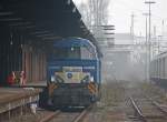 G2000BB der Rurtalbahn steht an einem leicht diesigen und verschneiten Sonntag-Vormittag abgestellt am Rande des Aachen-West Gbf's, 20.2.11    Hinweis: Fotostandpunkt Treppe am Ende der Laderampe.