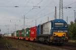 HGK DH 754 am 9.10.11 mit einem Containerzug und einem Tf,welcher mit seinem Handy ein Gegenfoto versuchte bei der Durchfahrt durch Ratingen-Lintorf.