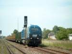 Bahnhof Grevesmhlen; G 2000 -OHE- mit Holzzug am Haken wartet auf das Ausfahrtsignal nach bad Kleinen (09.06.2006)