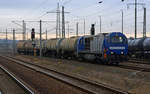 Am 06.12.16 rangierte 273 004 diese Kesselwagen in Bitterfeld.