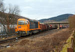   Die Lok 43 der KSW Kreisbahn Siegen-Wittgenstein (92 80 1273 018-2 D-KSW), eine Vossloh MaK G 2000 BB fährt am 06.02.2017 mit einem lagen Übergabegüterzug von Herdorf in Richtung