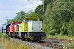 Alpha Trains Belgium 275 833 und 275 023, vermietet an Captrain Deutschland CargoWest bzw.  Dortmunder Eisenbahn, mit leerem Schüttgutwagenzug nach Wilhelmshaven (Vehrte, 16.08.19).