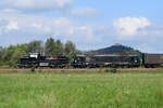 Lok 1677 der SBB im September 2017 vor der Kulisse der Wurmlinger Kapelle unterwegs in Richtung Horb.