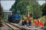 Am Sonntagmorgen des 27.07.08 wird bei den Gleisbauarbeiten zwischen Aalen und Goldshfe feste gewerkelt.