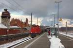 V80 (275 801-9) mkb - Mindener Kreisbahnen GmbH mit einem Kesselzug  Xylole  bei der Durchfahrt in Rathenow und fuhr in Richtung Stendal weiter. 09.02.2013