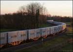 Hier schlängelt sich V 2102 der MWB und 183 705-3 der Wiener Lokalbahnen Cargo GmbH mit Ihrem Containerzug und Lichtspielen übers Wilhelmshavener Industriegleis in Richtung Sande. 23/11/2013