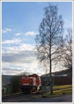 Die WLE 51  Kreis Warendorf  (Westfälische Landes-Eisenbahn) eine MaK G 1206 steht am 11.02.2014 am einem Werksanschluß in Burbach-Holzhausen.