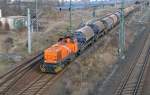 275 020 der northrail verlässt mit dem Quarzsandzug Bitterfeld-Torgau am 16.02.13 den Startbahnhof.