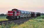 MaK 1700 BB DH 703 mit Gterwagen im Abendlicht kurz vor Euskirchen - 11.06.2010