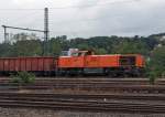 Lok 46 (MaK G 1700 BB) der  Kreisbahn Siegen-Wittgenstein (KSW) fhrt mit Gterzug am 17.06.2011 in Scheuerfeld/Sieg, in Richtung Siegen.