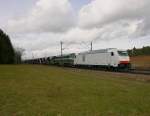 285-107 mit einer Nohab,und einem Schotterzug nach Regensburg bei Beratzhausen.(28.3.2010)