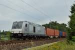 Am Morgen des 25.07.2014 zieht die RheinCargo DE804 ( 285 115-2 ) einen Containerzug durch Dinslaken.