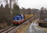159 233 (raildox) fuhr am 04.02.22 mit einem Holzzug durch Leutenberg nach Blankenstein.