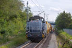 VOSSLOH Lok 185 026 mit Bauzug vor Sargard.