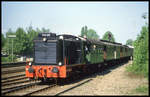 V 36225 pendelte am 7.5.1995 anläßlich 100 Jahre HBF Osnabrück zwischen Piesberg und HBF. Hier fährt der Zug gerade in Eversburg in Richtung HBF durch.