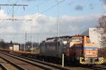 B&V/DuisportRail Lok 29 drckte am 2.2.13 die Metrans E 186 182 und ihren Containerzug in den Hafen von Duisburg-Rheinhausen.