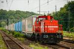 DE82 RheinCargo 272 020-5 mit Ekol-KLV in Köln West, Juni 2022.