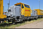 650 086-8  Melli  (Vossloh G 6) ist in einem abgestellten Bauzug an der Eisenbahnstraße in Halle-Ammendorf eingereiht.
An der Straße entstand auch das Foto.

🧰 Schweerbau GmbH & Co. KG
🕓 17.6.2021 | 12:29 Uhr