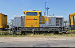 Seitliches Portrait von 650 086-8  Melli  (Vossloh G 6), abgestellt in einem Bauzug an der Eisenbahnstraße in Halle-Ammendorf.