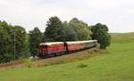 107 018 fuhr am 08.09.19 von Schwarzenberg nach Schleiz. Hier ist der Zug in der Einfahrt Schleiz zusehen.