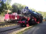 Die Br 41 052 neben der V 65 der Osnabrcker Dampflokfreunde im Zechenbahnhof Piesberg.