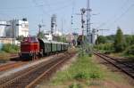 V 65 001 mit ihrem Sonderzug von Detmold nach Osnabrck bei der Einfahrt in den Bahnhof Lage (Lippe), der noch eine sehr schne Formsignalkulisse besitzt, 29.05.2011.