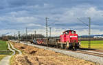 Die Diesellokomotive 294 797-6 ist mit einer Zustellung von Stahlträgern bei der Vorüberfahrt in Osterhofen tags nach dem grossen Sturm Frederike festgehalten worden.Bild 19.1.2018 