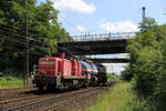 DB Cargo 294 906 hat den Rangierbahnhof Oberhausen-Osterfeld mit einer Übergabe nach Duisburg-Hamborn verlassen.
Die Wagen sind für das Unternehmen Grillo bestimmt.
Aufnahmedatum: 30. Mai 2018