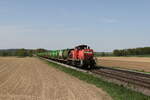 294 902 war am 30. April 2024 mit einem Müllzug bei Unteracker auf dem Weg nach Regensburg.