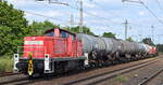 DB Cargo AG, Mainz mit ihrer  294 574-9  (NVR:  98 80 3294 574-9 D-DB ) und einigen Güterwagen Richtung Rbf. Seddin am 24.06.24 Höhe Bahnhof Saarmund.